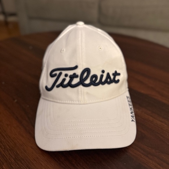 Titleist Other - Titleist White and Navy Yankees Golf Cap